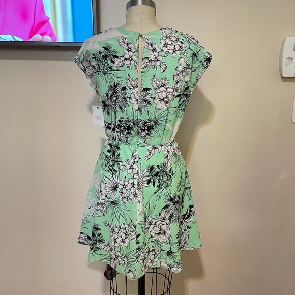 0025 NWT Zara green and while floral dress sz M - Picture 3 of 7